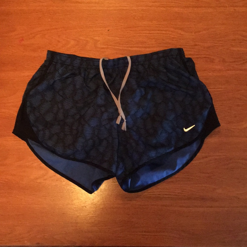 NIKE dri-fit (M) workout/gym/track shorts.